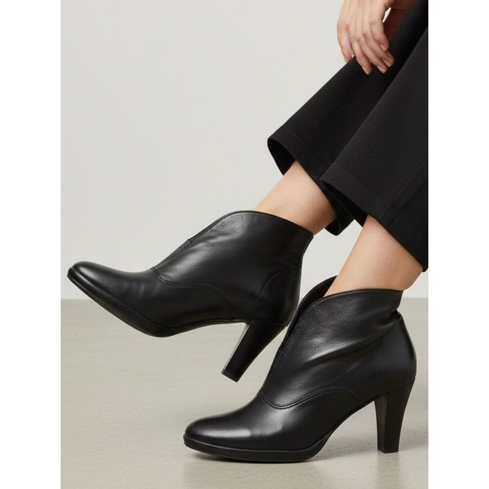 Liz Claiborne Black Leather Bonnie Heeled Boots